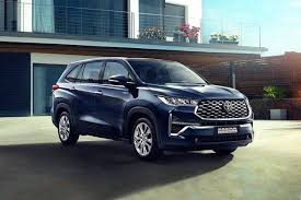 Toyota Innova Hycross – The Business-Class Workhorse